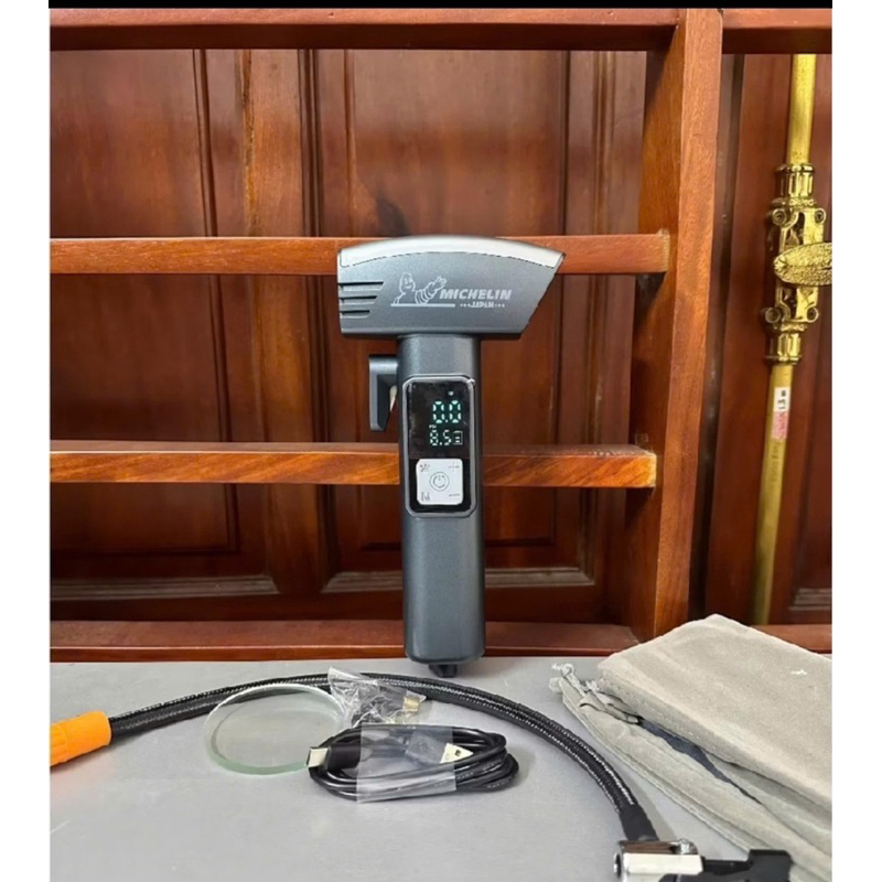 Bơm Xe Dùng Pin Michelin - Japan Công Suất7.4V, Dung Lượng Pin 4000mah